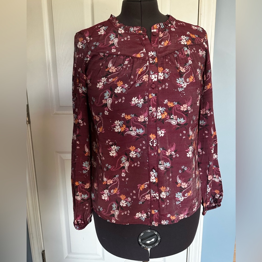🌸 Lauren Conrad long sleeve button up shirt. Size: X small